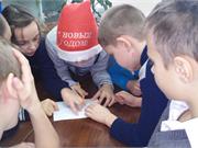 Команда Снеговичков разгадывают зашифрованное письмо деда Мороза 